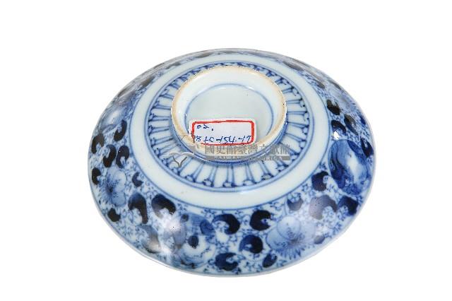 青花纏枝花卉開光山水花輪花紋碗藏品圖，第2張