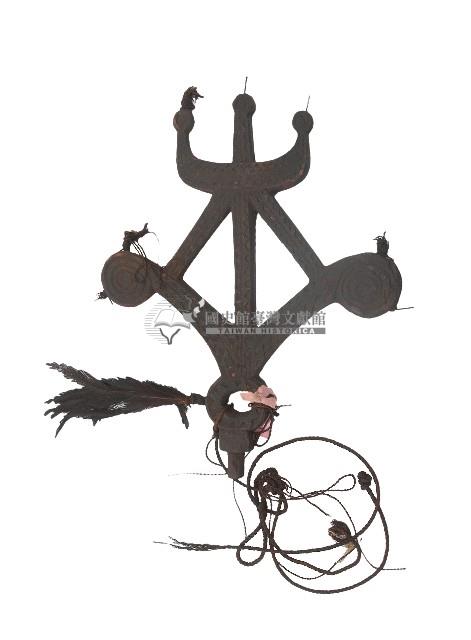 雅美族大船頭尾飾藏品圖，第2張