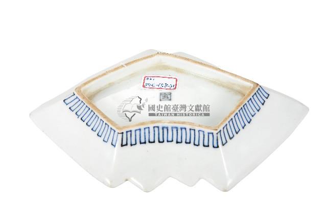 青花山水樓閣襷紋雙結型皿藏品圖，第2張