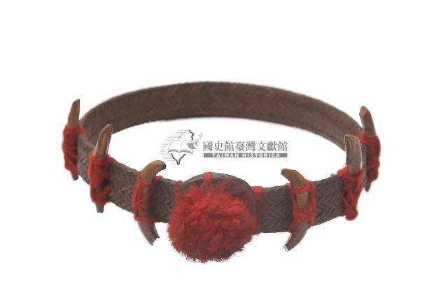 籐編獸牙飾頭部飾品藏品圖，第2張