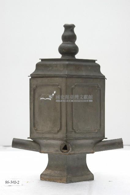 錫製葫蘆鈕方形四管柱香油臺藏品圖，第2張