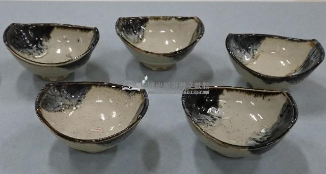 白地藍釉凹型碗（多組）藏品圖，第2張