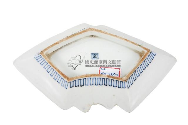 青花山水樓閣襷紋雙結型皿藏品圖，第2張