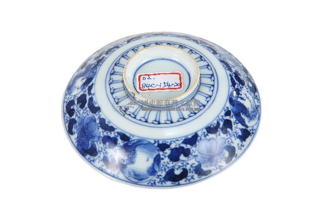 青花纏枝花卉開光山水花輪花紋碗藏品圖，第2張