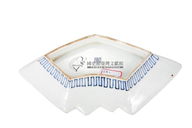 青花山水樓閣襷紋雙結型皿藏品圖，第2張