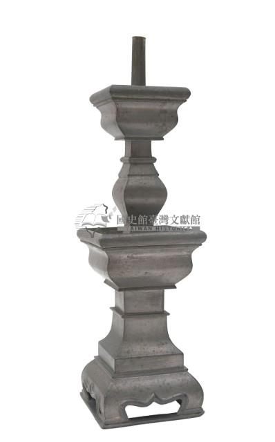 錫製敬神用方形燭臺藏品圖，第2張