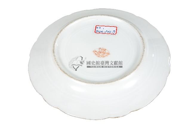 金邊花口粉彩府徽章款瓷盤藏品圖，第2張