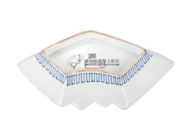 青花山水樓閣襷紋雙結型皿藏品圖，第2張