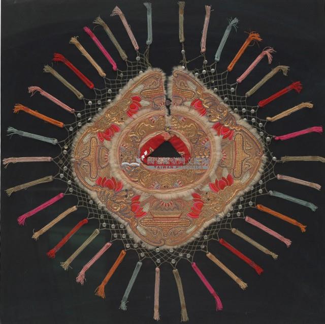 褐色吉祥刺繡雲肩藏品圖，第2張