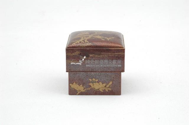 花鳥描金繪漆六角形筆筒藏品圖，第2張