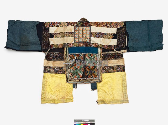 中國黎平苗族黑底刺繡女性服裝藏品圖，第2張