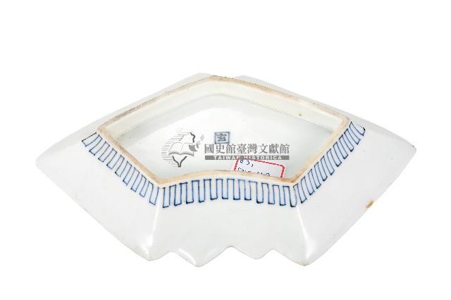 青花山水樓閣襷紋雙結型皿藏品圖，第2張