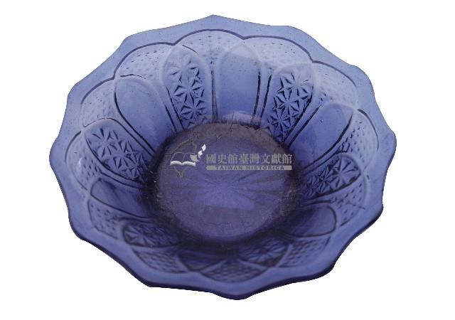 淡紫色蓮瓣印紋玻璃花口盆藏品圖，第2張