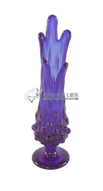 紫羅蘭色不規則花口水滴浮雕式透明花瓶藏品圖，第2張