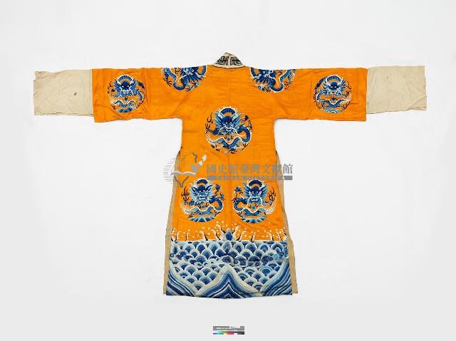 黃色龍紋長擺戲服藏品圖，第2張