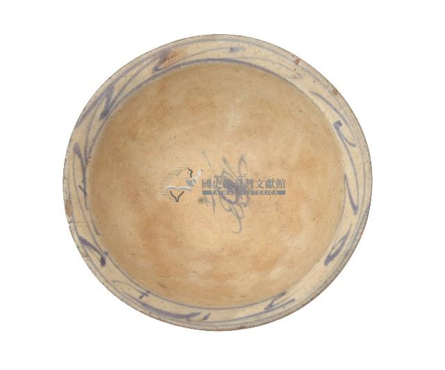 青花黃釉寫意花紋折沿大碗藏品圖，第2張