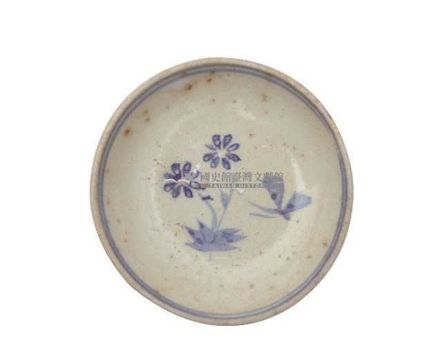 青花花草蝶紋盤藏品圖，第2張