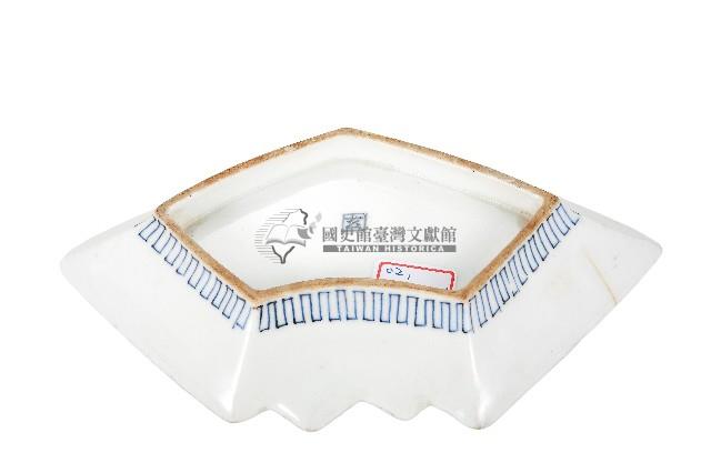 青花山水樓閣襷紋雙結型皿藏品圖，第2張