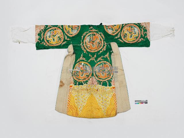綠色龍紋長擺戲服藏品圖，第2張
