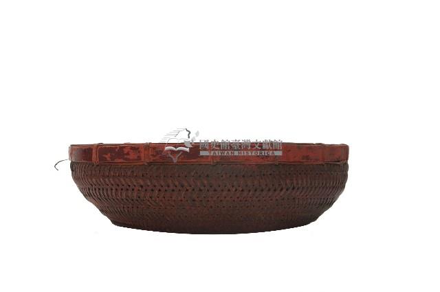竹編黑紅混色四方菱紋無目米篩藏品圖，第2張