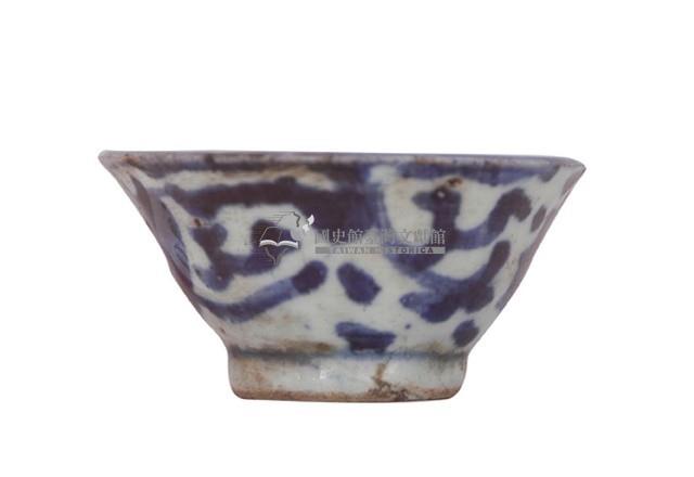 青花寫意纏枝花卉紋茶杯藏品圖，第2張