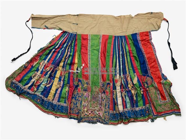 中國排調苗族女性服飾一套及黑底刺繡背帶藏品圖，第7張