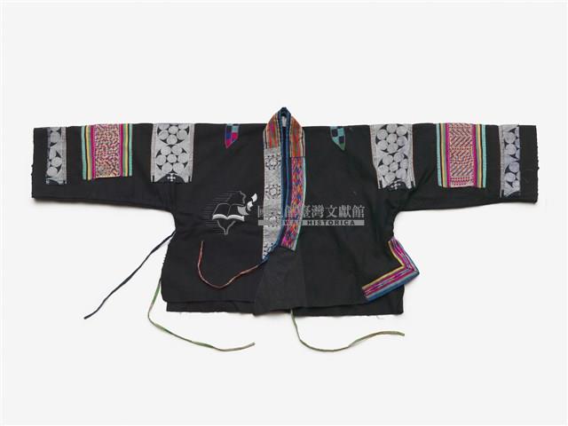中國貴州布依族女性服飾一套藏品圖，第1張