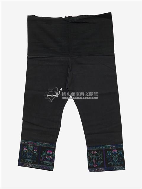 中國松桃苗族女性服裝一套及黑底貼繡帳簾藏品圖，第7張