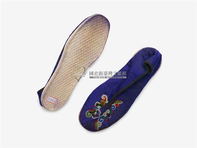中國排調苗族女性服飾一套及黑底刺繡背帶藏品圖，第9張