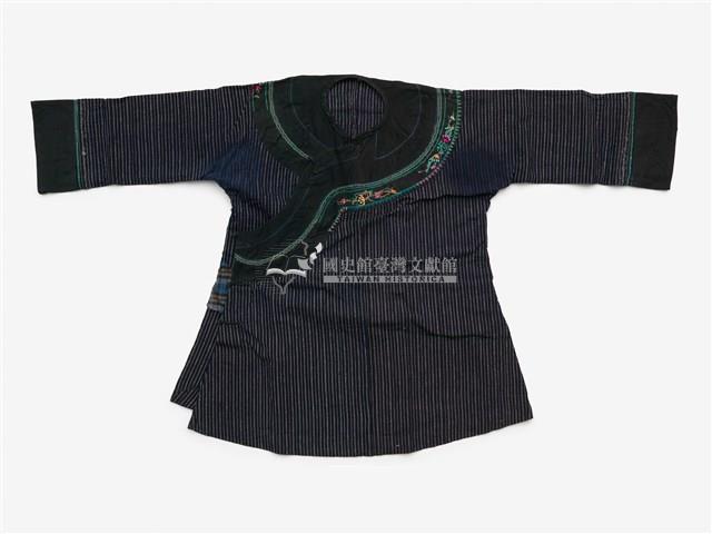 中國松桃苗族女性服裝一套及黑底貼繡帳簾藏品圖，第5張
