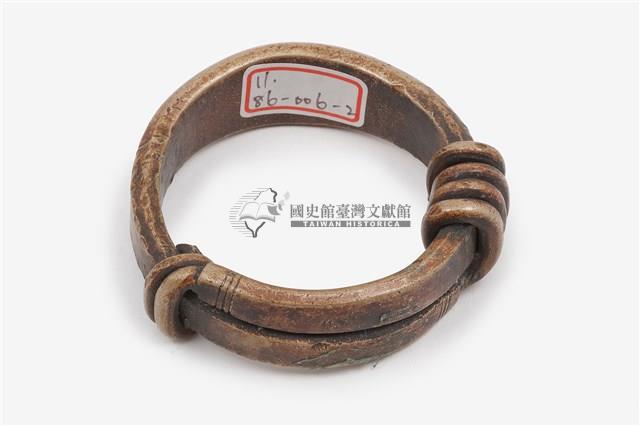 排灣族白銅製繩紋手鐶藏品圖，第1張