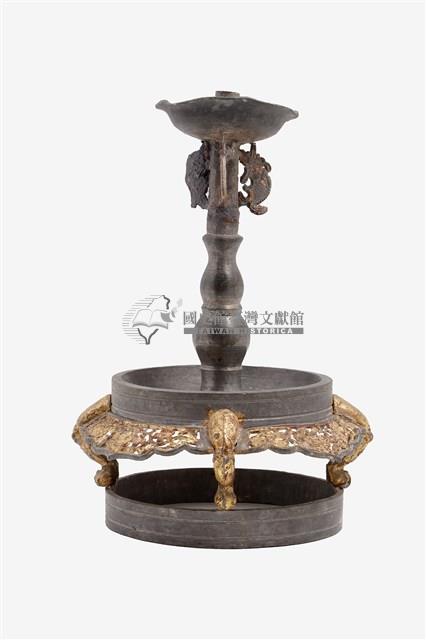 敬神用錫器鎏金燭臺藏品圖，第1張