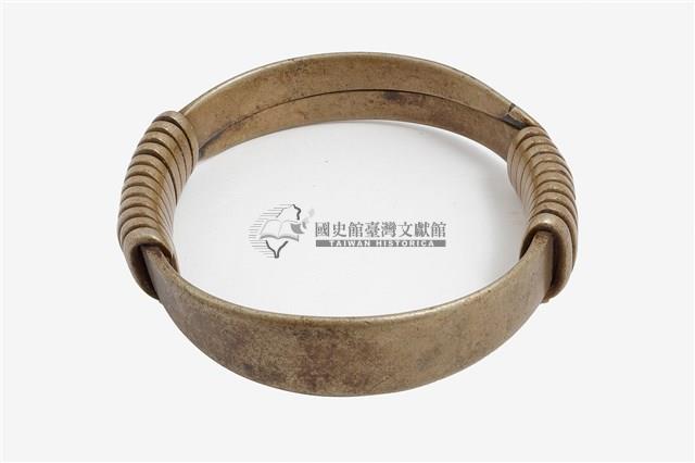 排灣族白銅製繩紋手鐶藏品圖，第1張