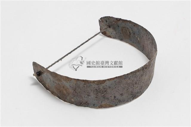 達悟族男用銀手飾藏品圖，第1張