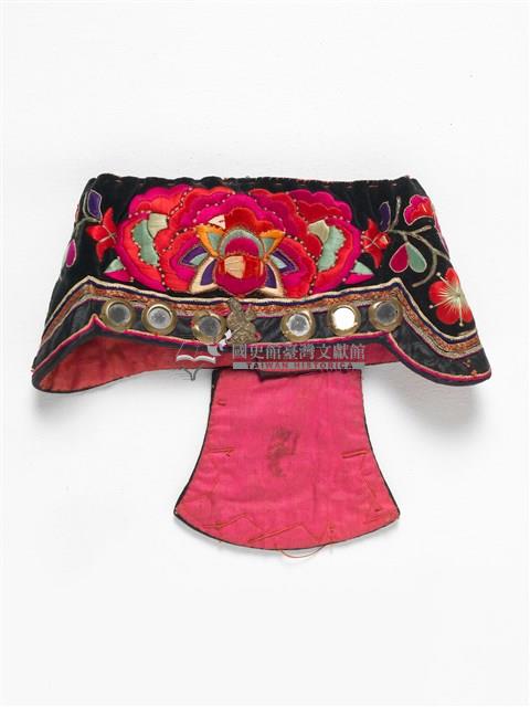 黑色花朵繡樣童帽藏品圖，第1張