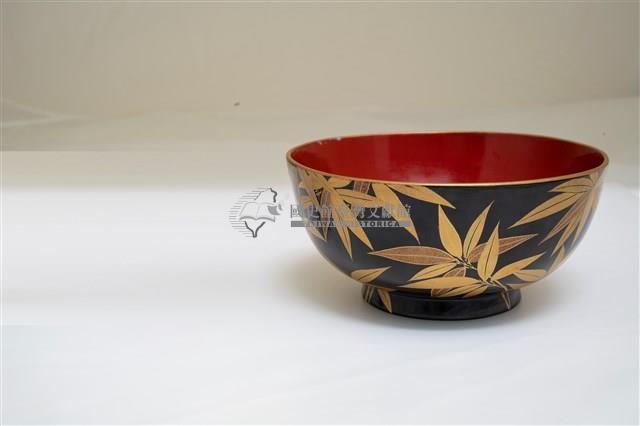 木胎圓形黑漆地平蒔繪蓋椀藏品圖，第3張