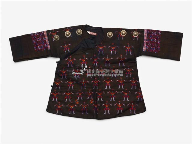 中國黃平苗族深褐色銀飾兒童服飾藏品圖，第1張