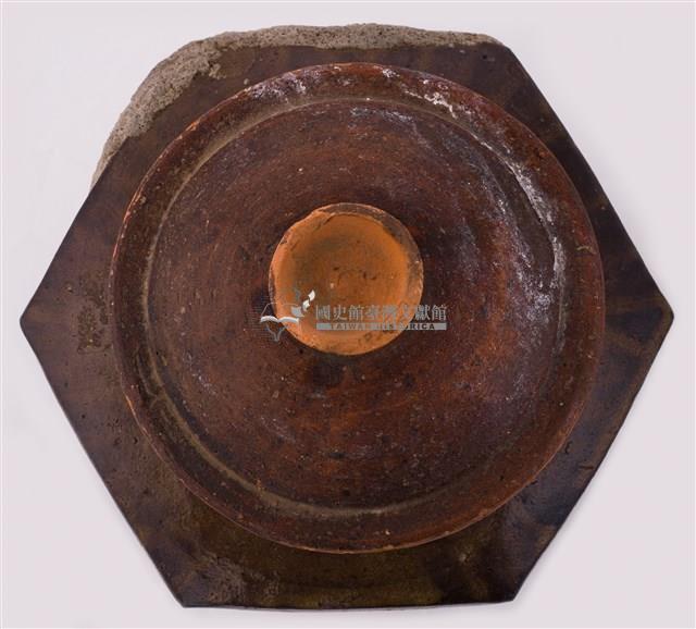 六角形開光雜寶紋陶製茶罐藏品圖，第3張