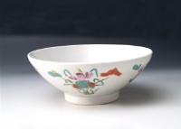 花草紋加彩白瓷碗藏品圖，第1張