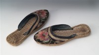 黑絨地繡花拖鞋藏品圖，第1張