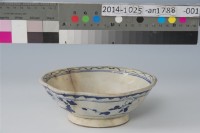 青色纏枝瓷碗	 	藏品圖，第1張