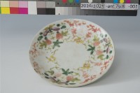 灰白底五彩花紋盤	藏品圖，第1張