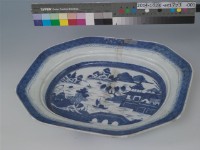 八角藍花景物深盤	 	藏品圖，第1張