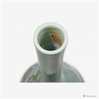 仿清乾隆粉彩花蝶膽瓶藏品圖，第6張