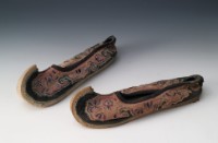 女用尖頭單梁繡鞋	 	藏品圖，第1張