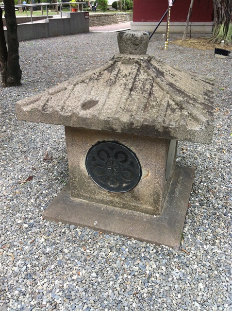 燈座(庭園靠大殿入口)的圖片