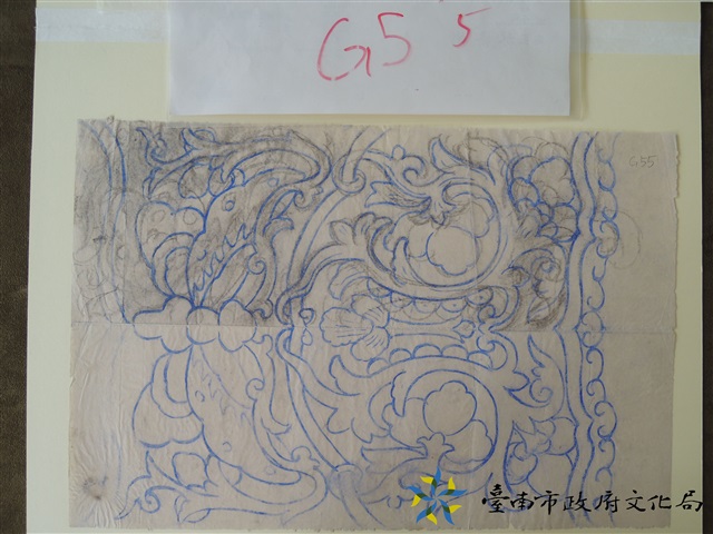 蝴蝶花草堵頭手繪稿的圖片