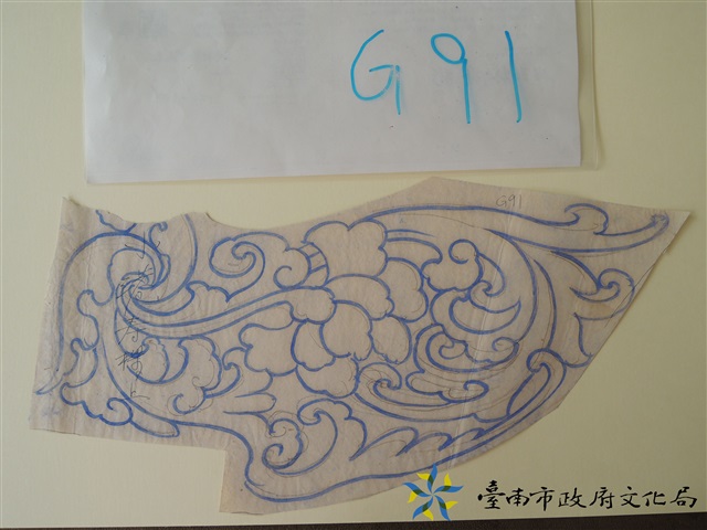 小港壽樑上花草插角手繪稿的圖片