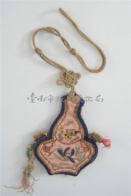 粉紅底葫蘆形花鳥紋煙絲袋藏品圖，第2張