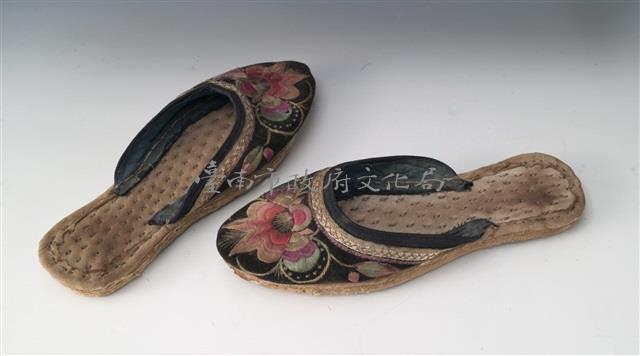 黑絨地繡花拖鞋藏品圖，第2張